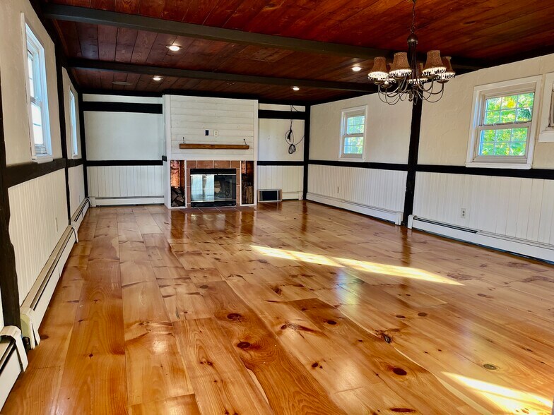 Building Photo - 289 White Bridge Rd