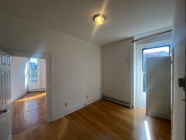 Building Photo - 30 Coles St