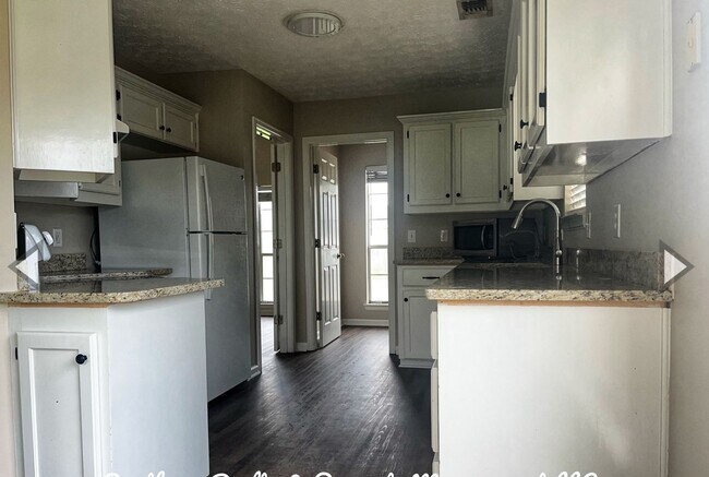Building Photo - Fine Silver Living in Silver Pointe