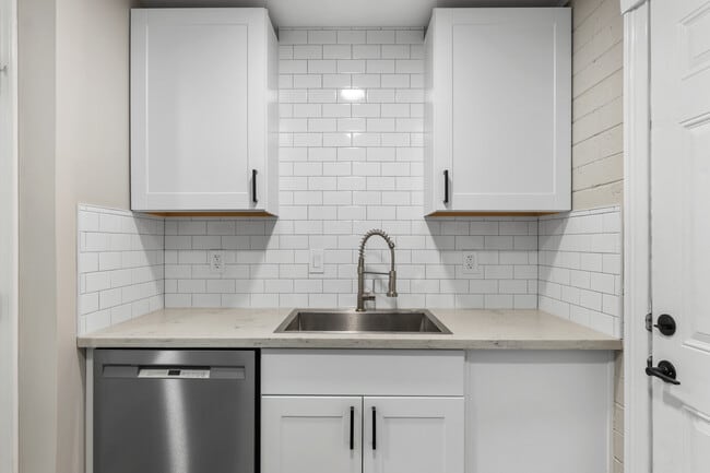 Building Photo - The Catalina