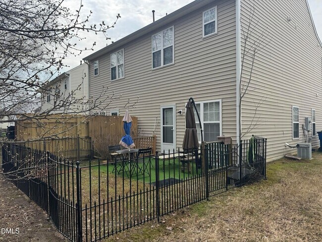 Building Photo - 2044 Metacomet Way