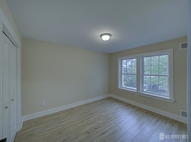 Building Photo - 8 Travers Ave