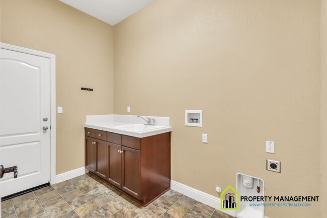 Building Photo - Exceptional Single-Story Home for Rent - 2...