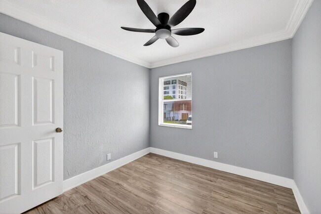 Building Photo - 5424 SW 44th Terrace