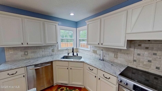 Building Photo - 6935 Lipscomb Dr