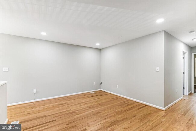 Building Photo - 13012 6th St