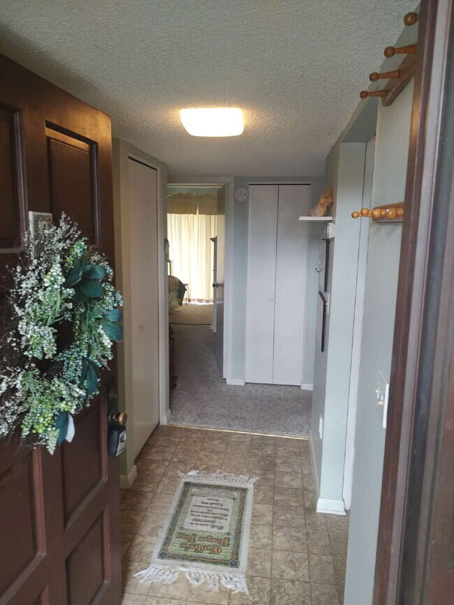 Building Photo - "Charming 1-Bedroom Condo in a 55+ Community."