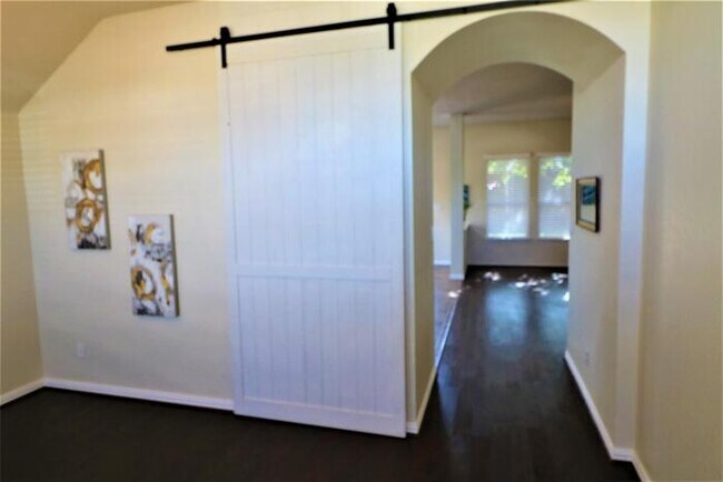 Building Photo - Stunning 3/2/2 in Mansfield with covered p...