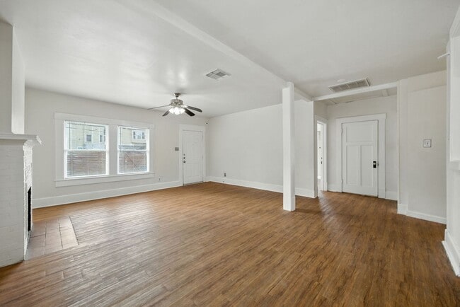 Building Photo - UT PRE-LEASE: 5 bed / 3 bath Remodeled Wes...