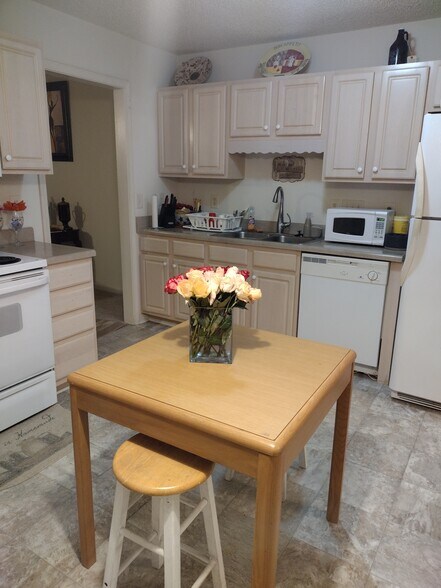 Building Photo - 5810 Battery Dr