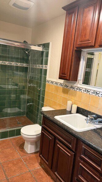 Building Photo - 3033 Kaiser Dr