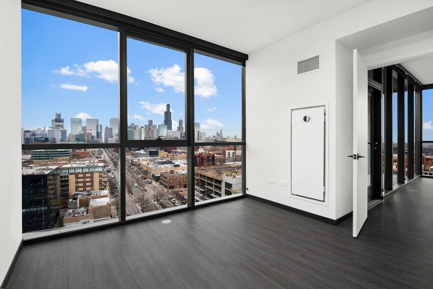 Building Photo - 1356 W Randolph St