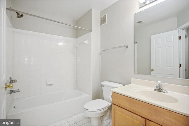 Building Photo - 1581 Leeds Castle Dr