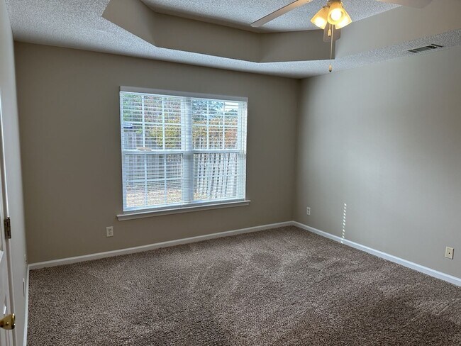 Building Photo - 7 Crossings Dr