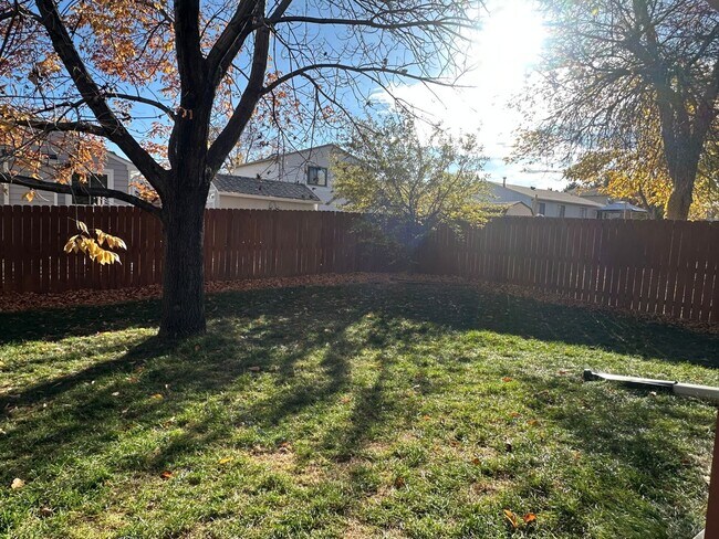 Building Photo - Updated Single-Family Home with Large Back...