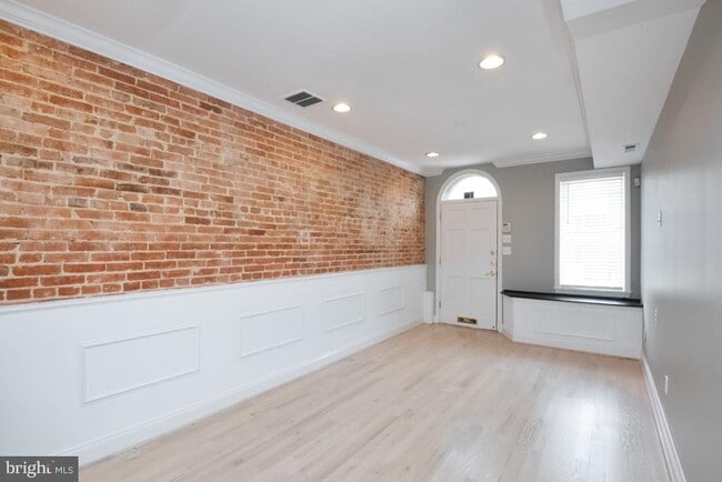Building Photo - 520 S Bethel St