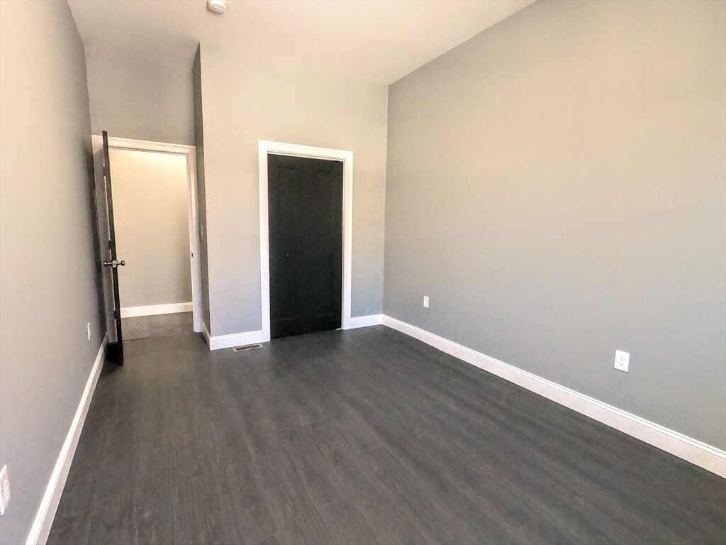 Building Photo - 2 Sunnyside St