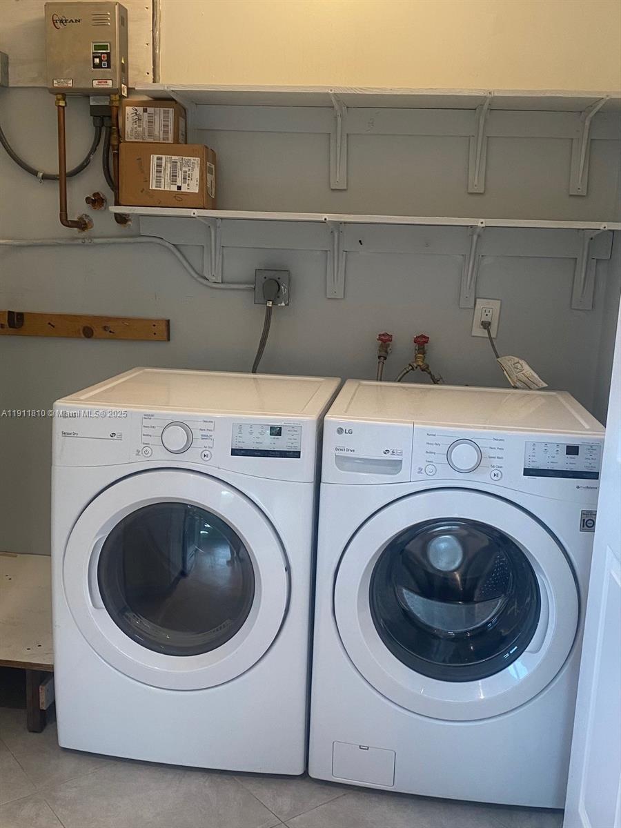 Building Photo - 6255 SW 62nd Ct