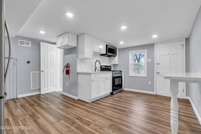 Building Photo - 463 Butler St