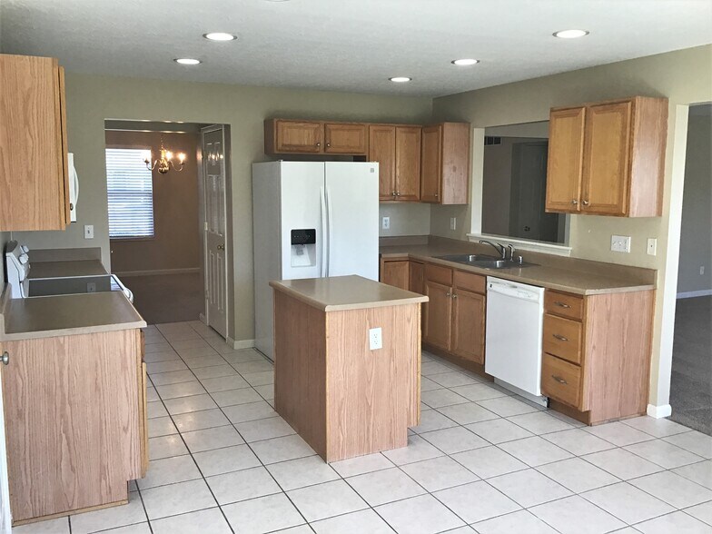 Building Photo - 3018 Danbury Dr
