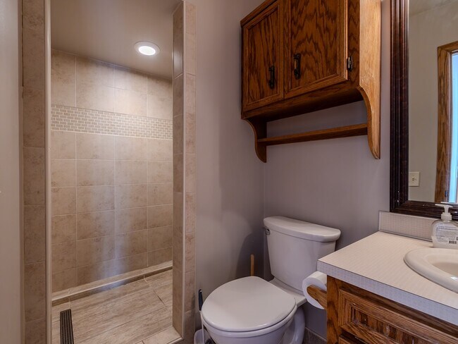 Building Photo - 2630 Glencairin Dr NW