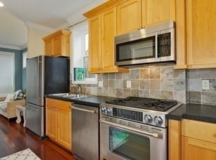 Building Photo - Lovely 2 Bedroom Townhouse in Magnolia.