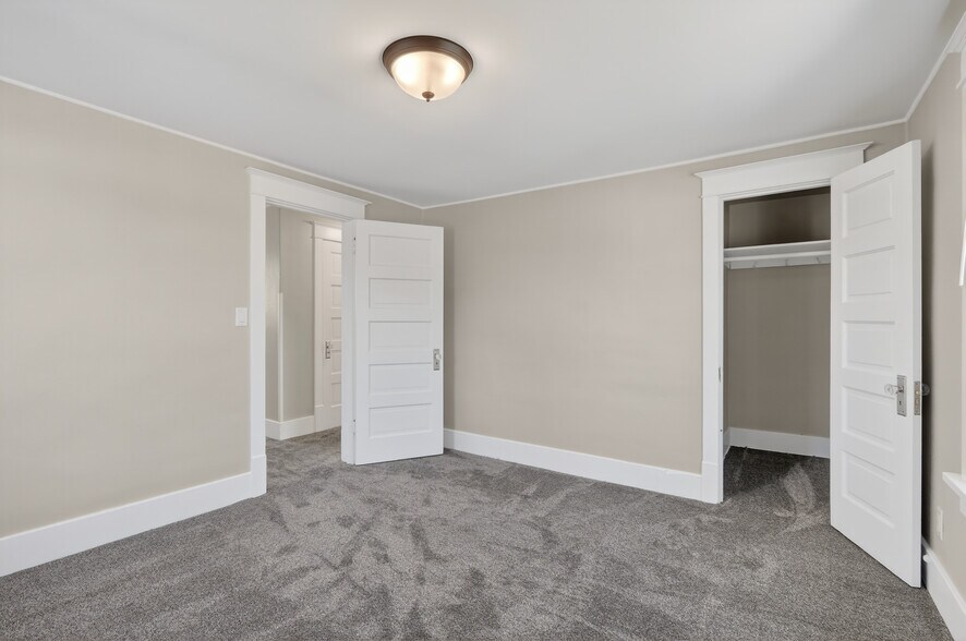 Building Photo - 428 W Delavan Dr