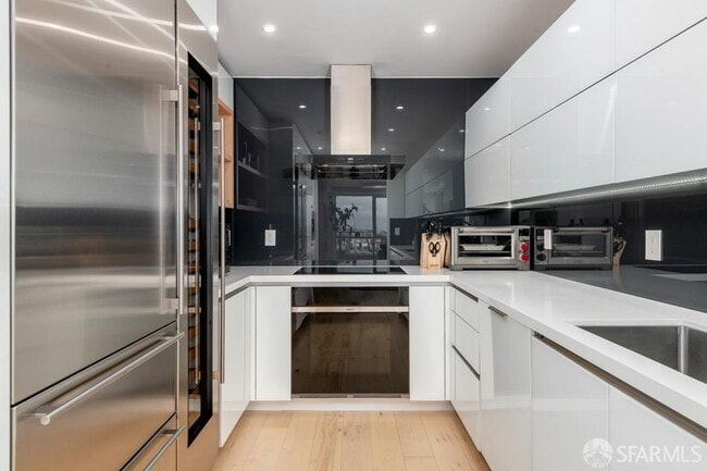 Building Photo - 333 Bush St