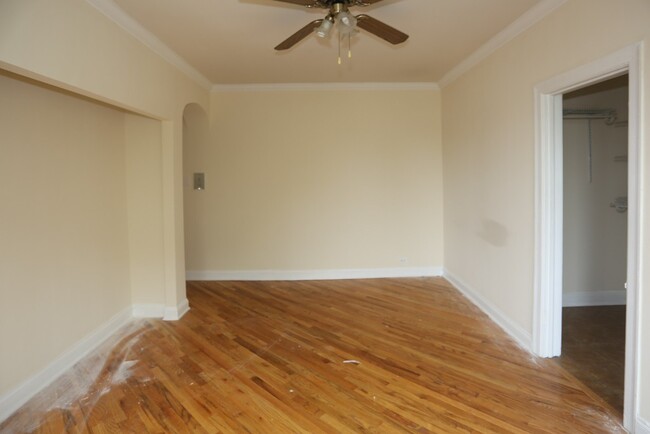 Building Photo - 4617 N Paulina St