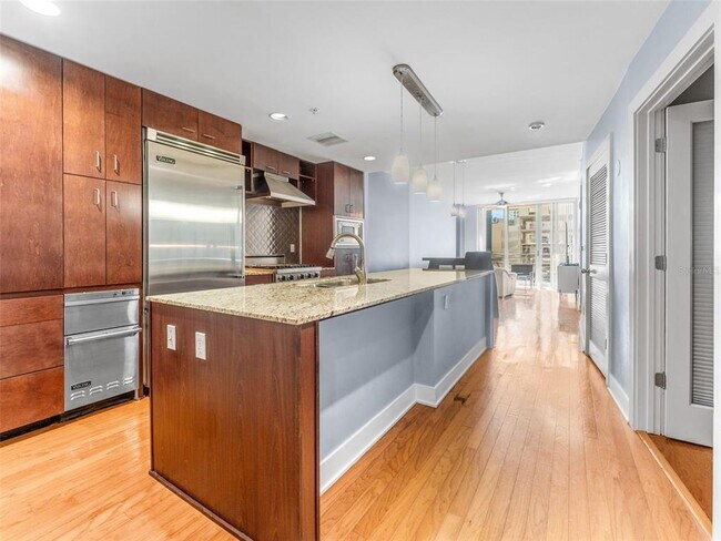 Building Photo - 1120 E Kennedy Blvd