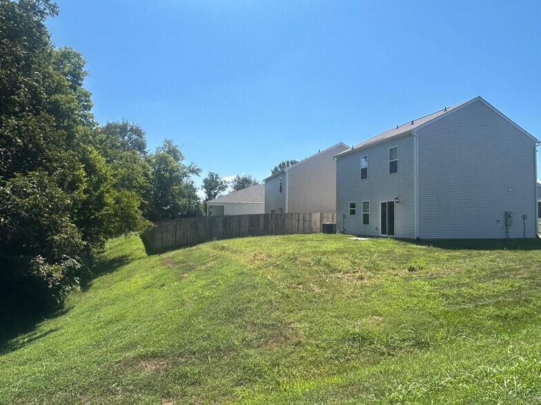 Building Photo - 9563 River Cane Rd