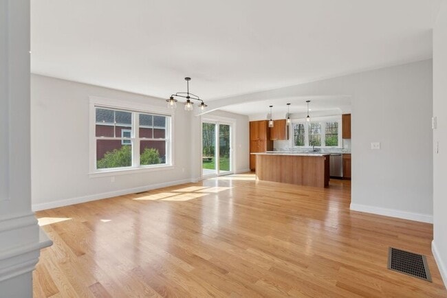 Building Photo - 2 Lodge Dr