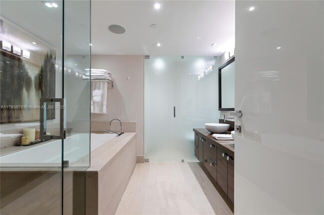 Building Photo - 5875 Collins Ave