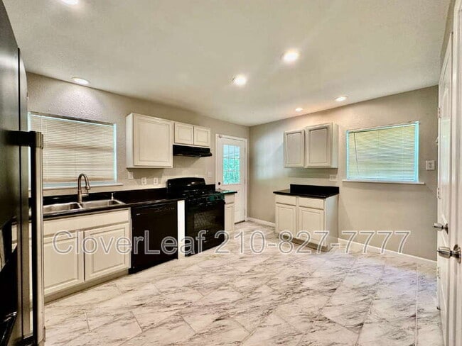 Building Photo - 214 Basswood Dr