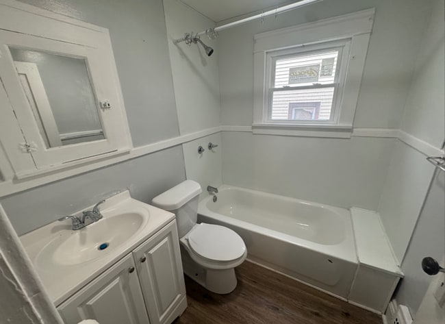 Building Photo - 15815 Parkgrove Ave