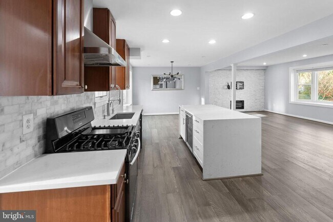 Building Photo - 6910 Ontario St