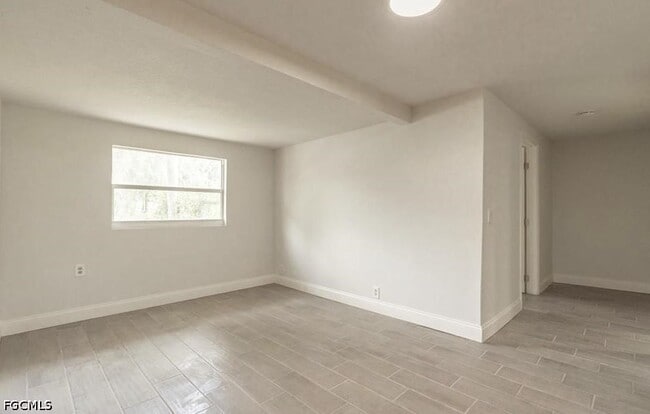 Building Photo - 215 Delray Ave