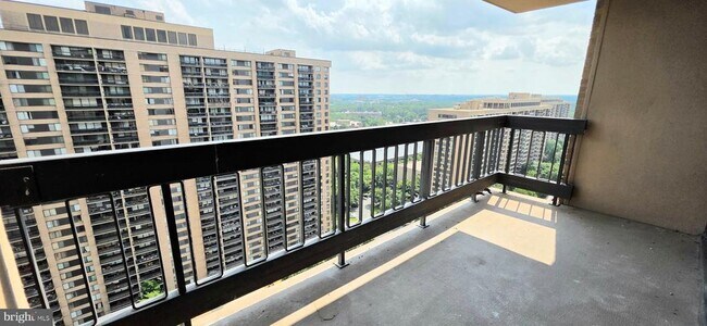 Building Photo - 3701 S George Mason Dr