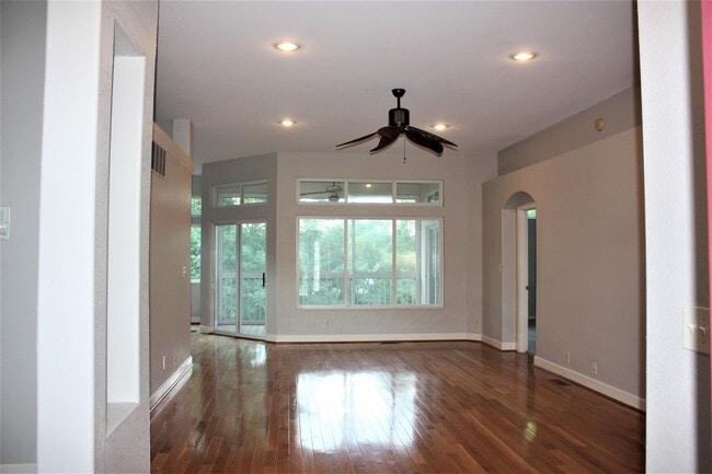 Building Photo - 8423 Old World Ct