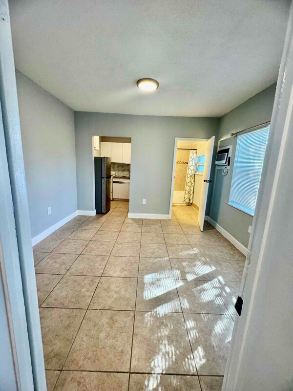 Primary Photo - 921 N 19th Ave