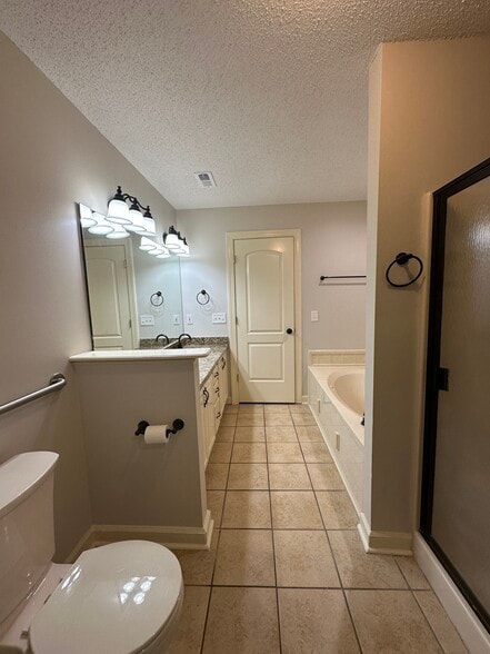 Building Photo - 722 Hobbs Rd SE