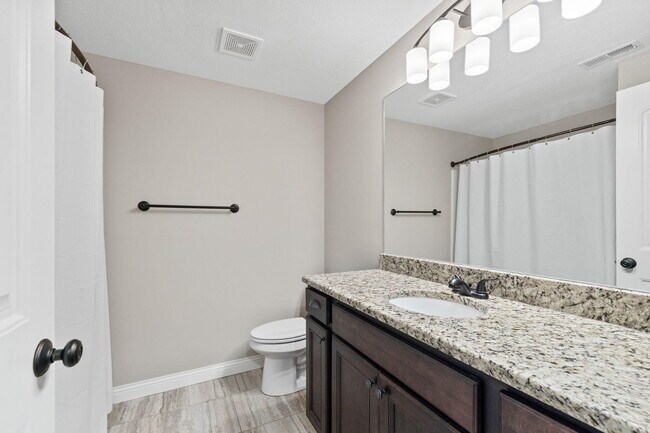 Building Photo - 1605 Labrador Dr