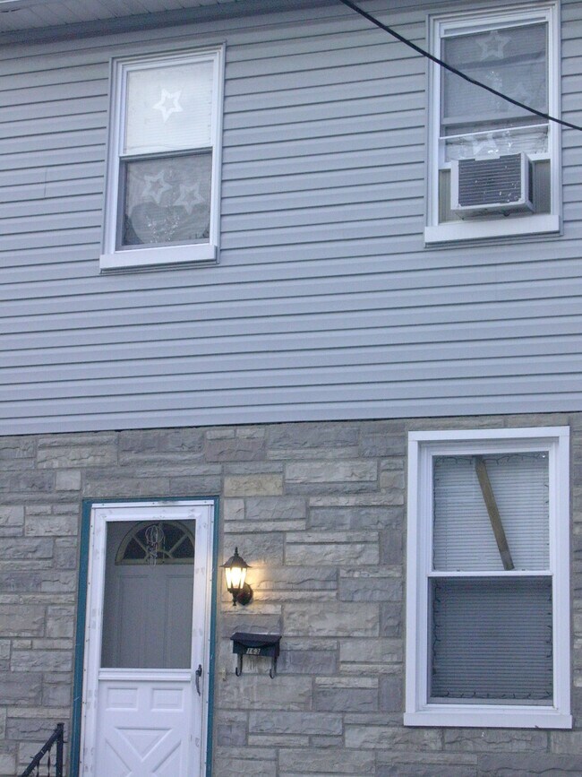 Primary Photo - 163 38th St