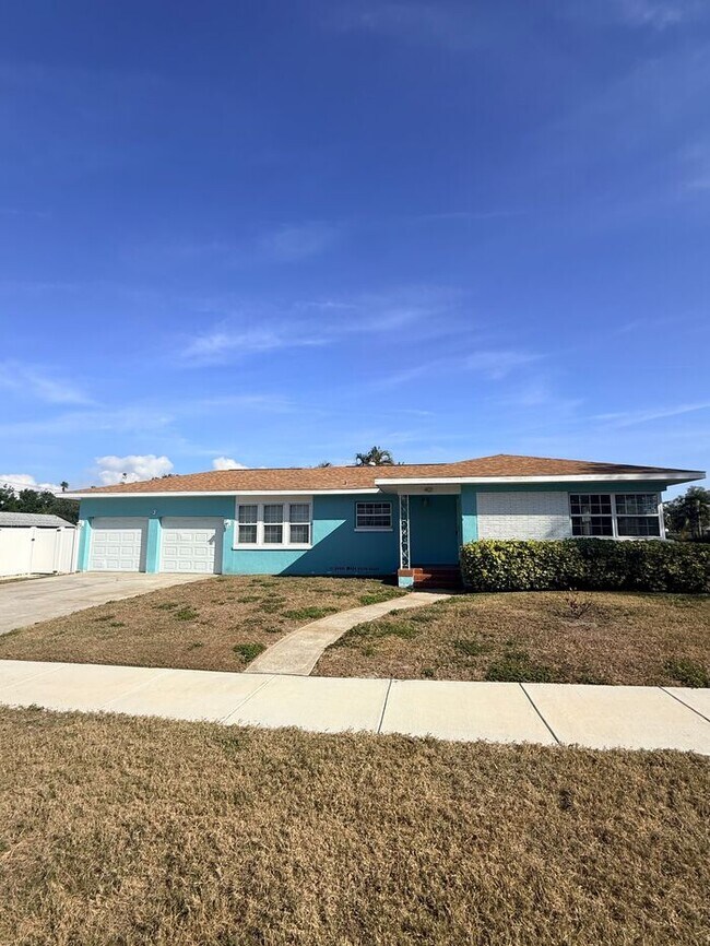 Building Photo - Stunning 2BR 2BA SFR w/ Private Pool • 2-Car Garage in Clearwater