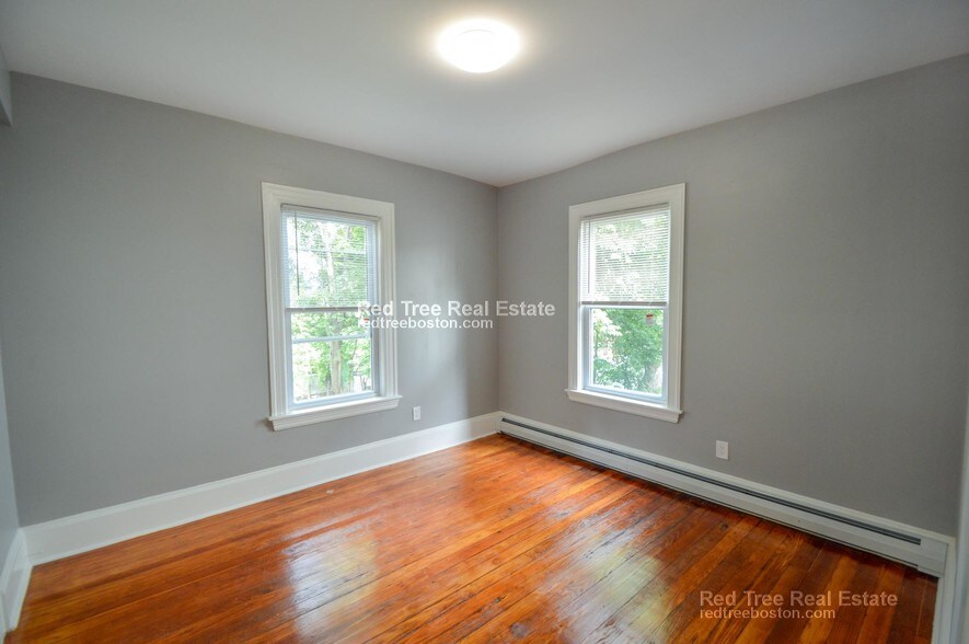 Building Photo - 62 Mapleton St