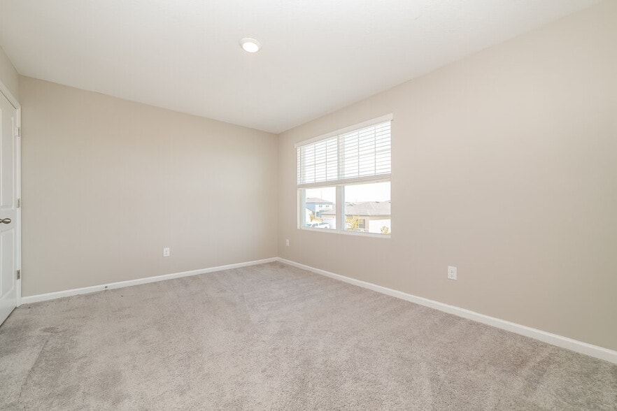 Building Photo - 2052 Harris Hawk Ave