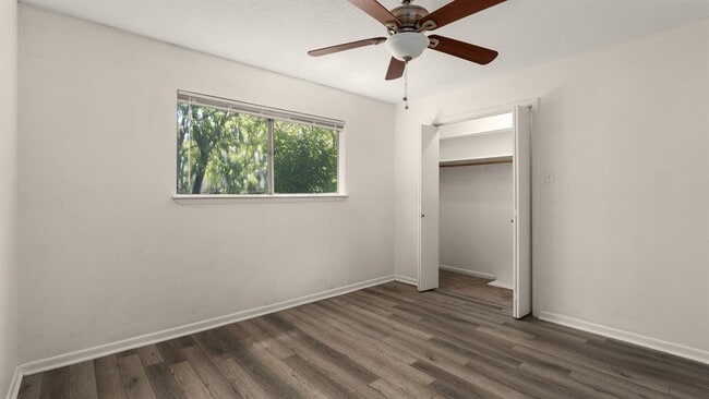 Building Photo - 7409 Shadow Hill Dr