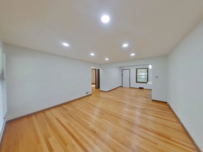 Building Photo - 1715 S Fabrique Dr