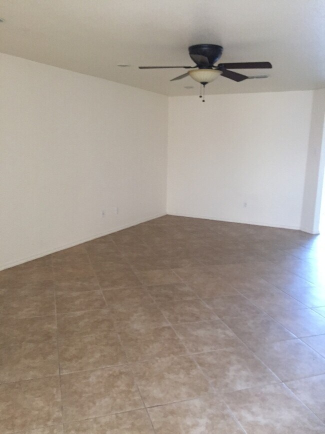 Building Photo - All Tile