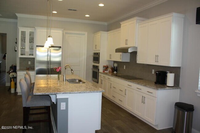 Building Photo - 805 Montague Dr
